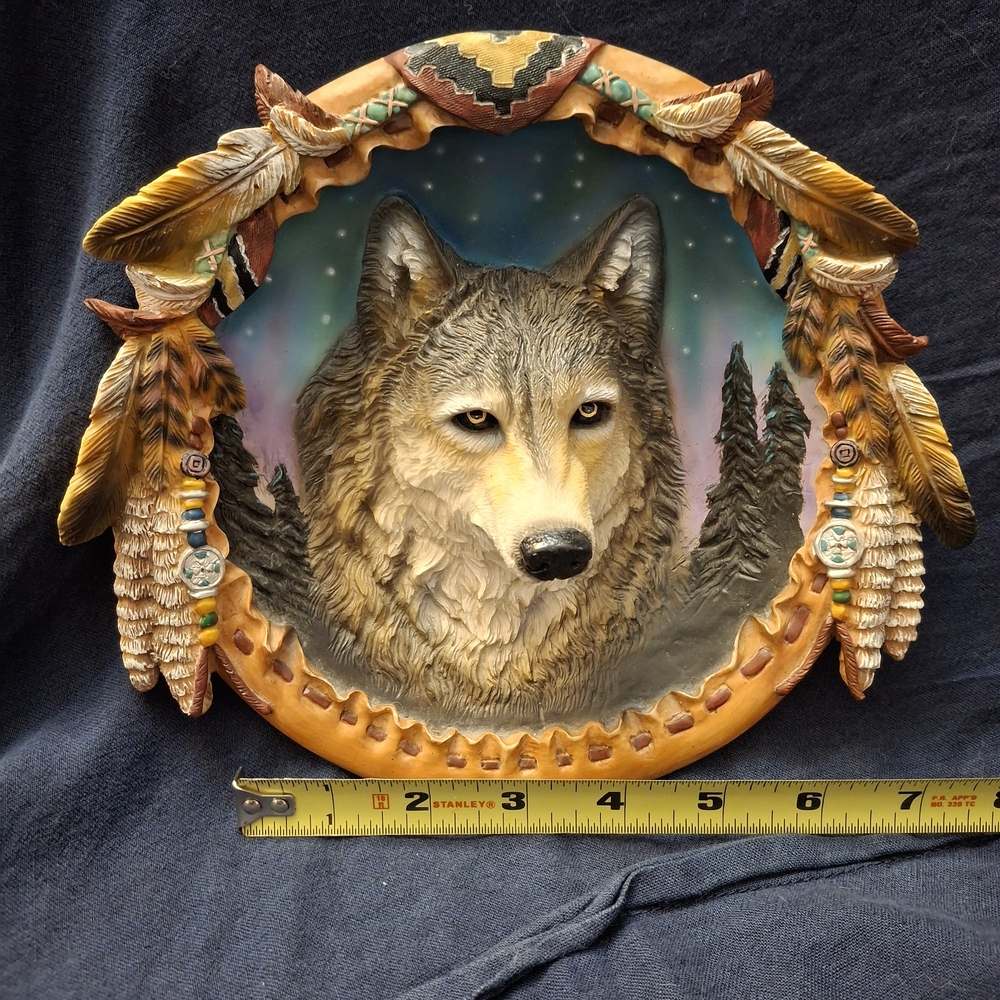 Y2K Vintage Wolf Collectible 3D Plate with Feather Border